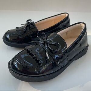 Dream Pairs Little Girls Shiny Black Patent Slip on Loafter Size 10, Like new!